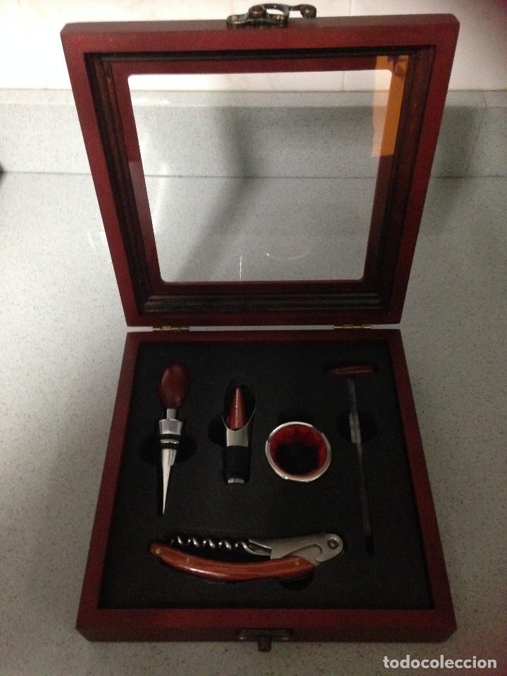 Antig&uuml;edades: ACCESORIOS DE VINO EN CAJA DE MADERA - Foto 2