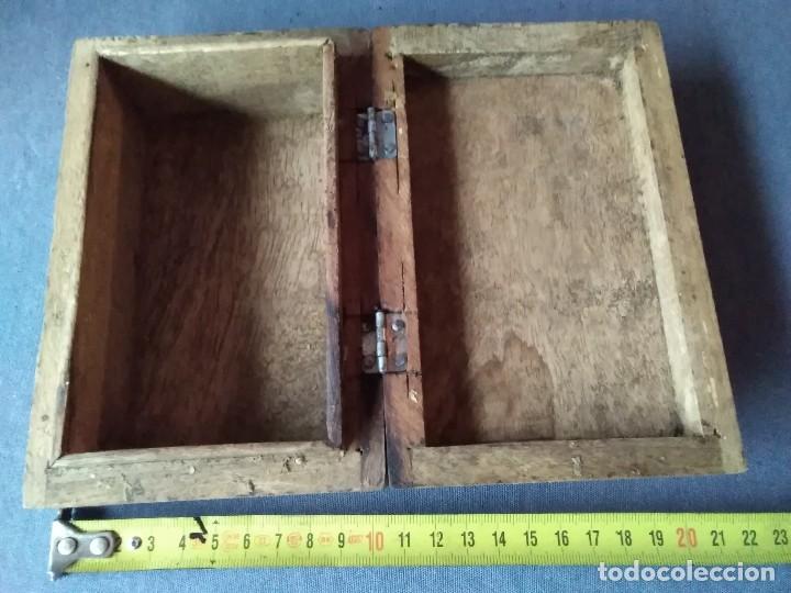 Antig&uuml;edades: Cajita de madera maciza. Joyero. - Foto 3