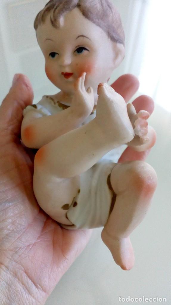 Oggetti Antichi: Antigua figurita de ni&ntilde;o en porcelana
