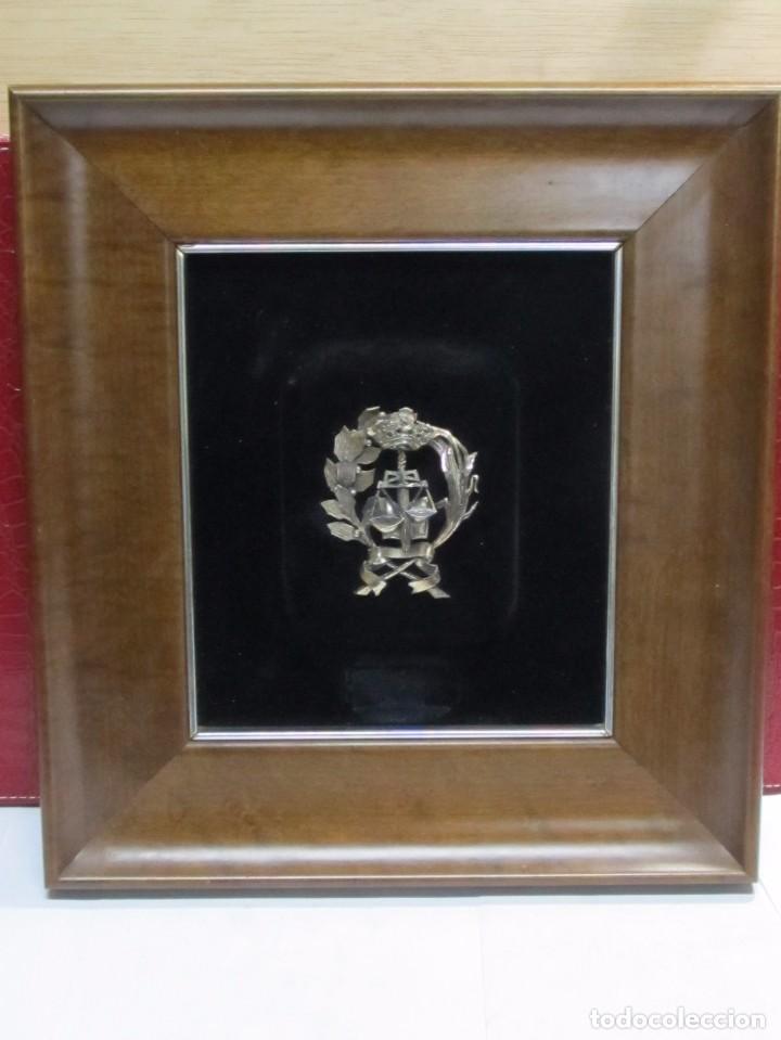 Antig&uuml;edades: CUADRO CON ESCUDO DE LA JUSTICIA, DE PLATA - Foto 1