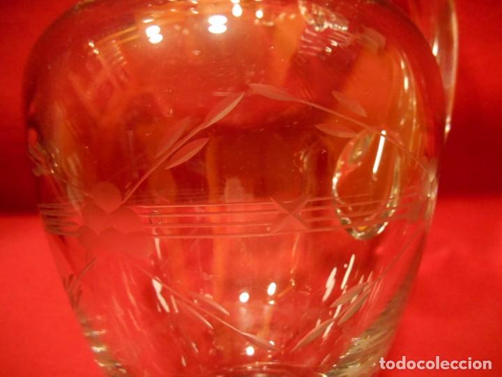 Antig&uuml;edades: IMPECABLE JARRA DE AGUA DE CRISTAL GRABADA A LA RUEDA - Foto 2