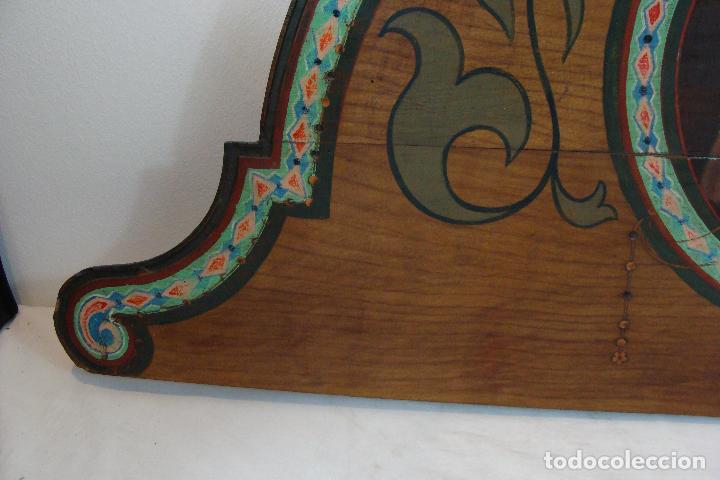 Antig&uuml;edades: Copete en madera pintado - Foto 4