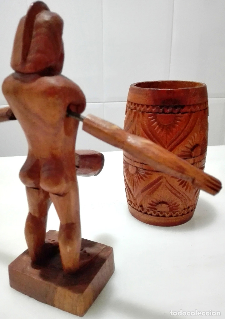 Antig&uuml;edades: GUERRERO Y CUBETA TALLA MADERA - Foto 2