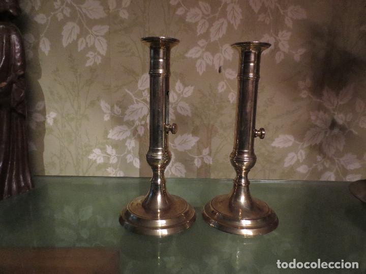 Antig&uuml;edades: Pareja de Candelabros en metal - Foto 1