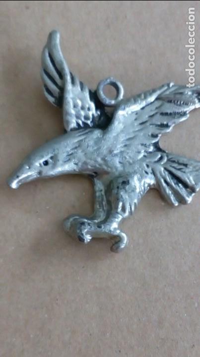 Antig&uuml;edades: Chapita de &aacute;guila. - Foto 1