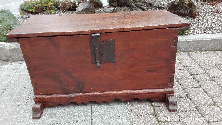 Antig&uuml;edades: Arca de pino. - Foto 1