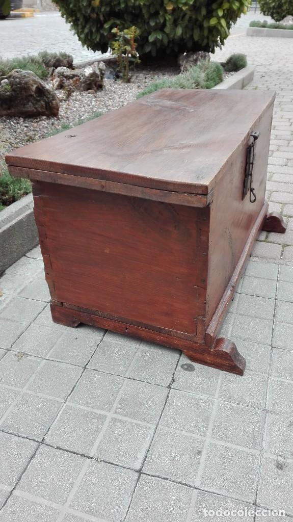 Antig&uuml;edades: Arca de pino. - Foto 2