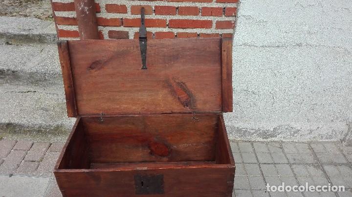 Antig&uuml;edades: Arca de pino. - Foto 3