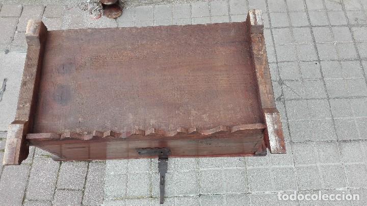 Antig&uuml;edades: Arca de pino. - Foto 6