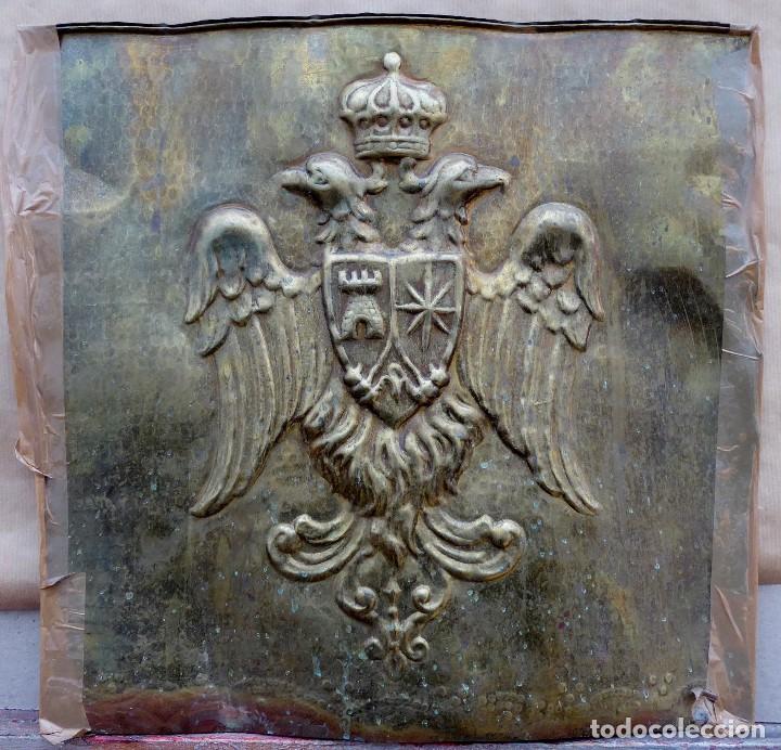 Antig&uuml;edades: &Aacute;guila bicefala , relieve placa lat&oacute;n.