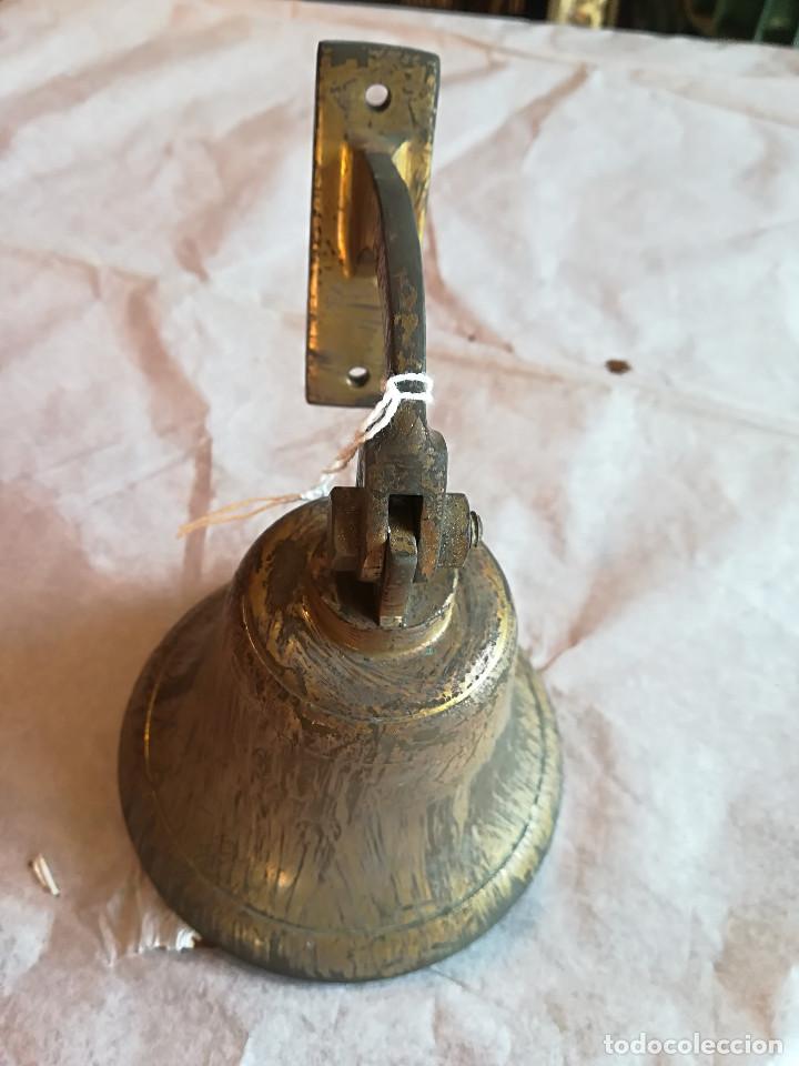 Antig&uuml;edades: CAMPANA DE PARED CON SOPORTE - Foto 1