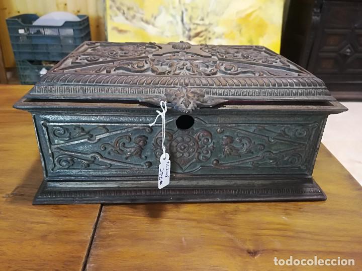 Antig&uuml;edades: CAJA DE BRONCE DEL SIGLO XIX - Foto 1