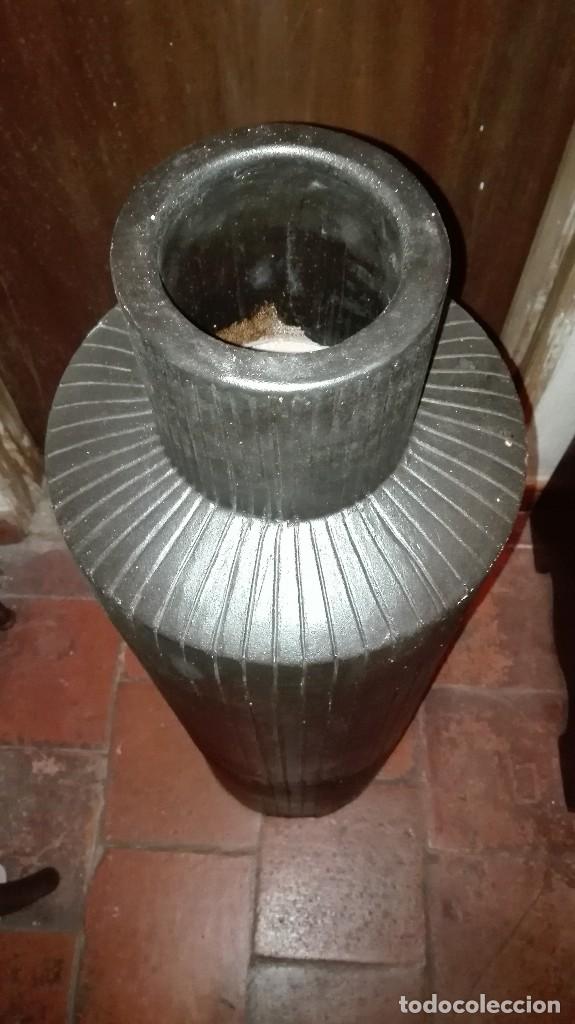 Antig&uuml;edades: Florero de gres estilo ardeco. - Foto 2