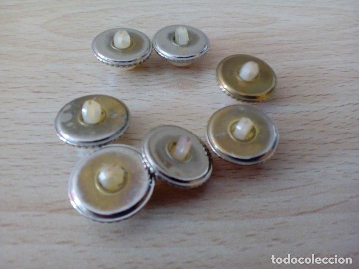 Antig&uuml;edades: 7 botones  antiguos - Foto 3