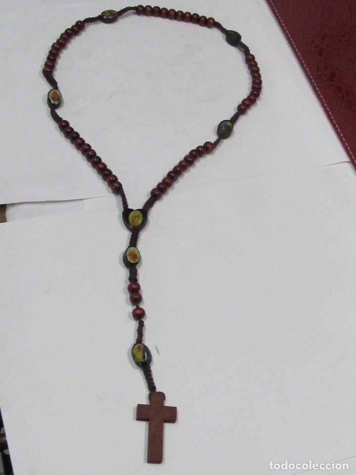 Antig&uuml;edades: ROSARIO DE MADERA CON BONITOS ESMALTES (65 cm.) - Foto 1