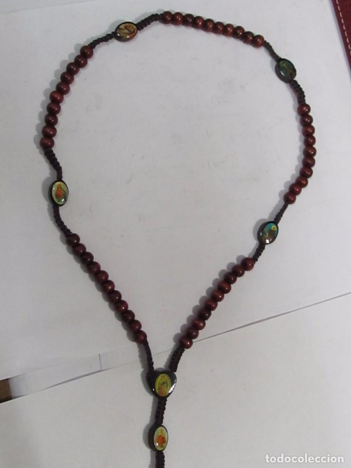 Antig&uuml;edades: ROSARIO DE MADERA CON BONITOS ESMALTES (65 cm.) - Foto 3