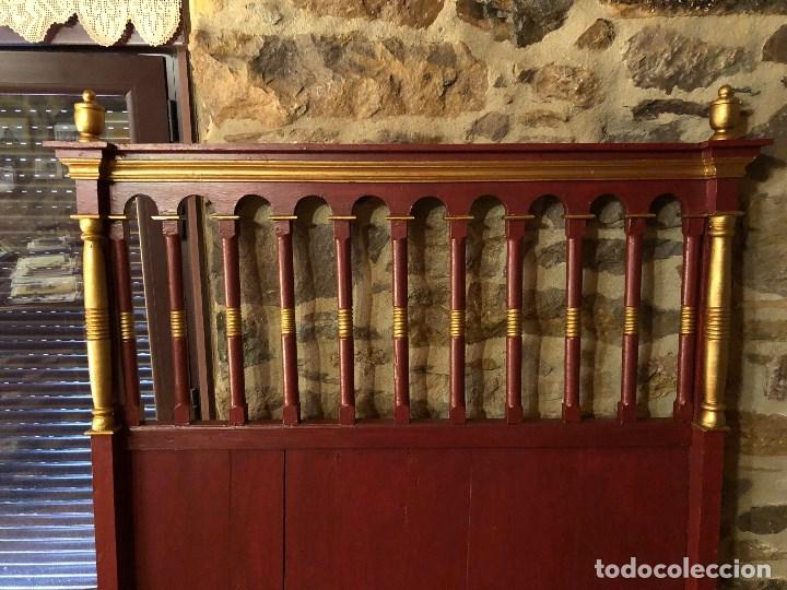 Antig&uuml;edades: Cabecero de madera muy antiguo. - Foto 4