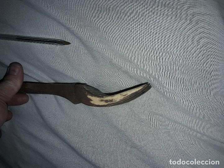 Antig&uuml;edades: Tenedor tallado de madera grande. - Foto 3