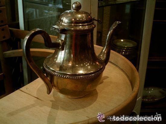 Antig&uuml;edades: CAFETERA EN METAL PLATEADO ANTIGUA - Foto 1
