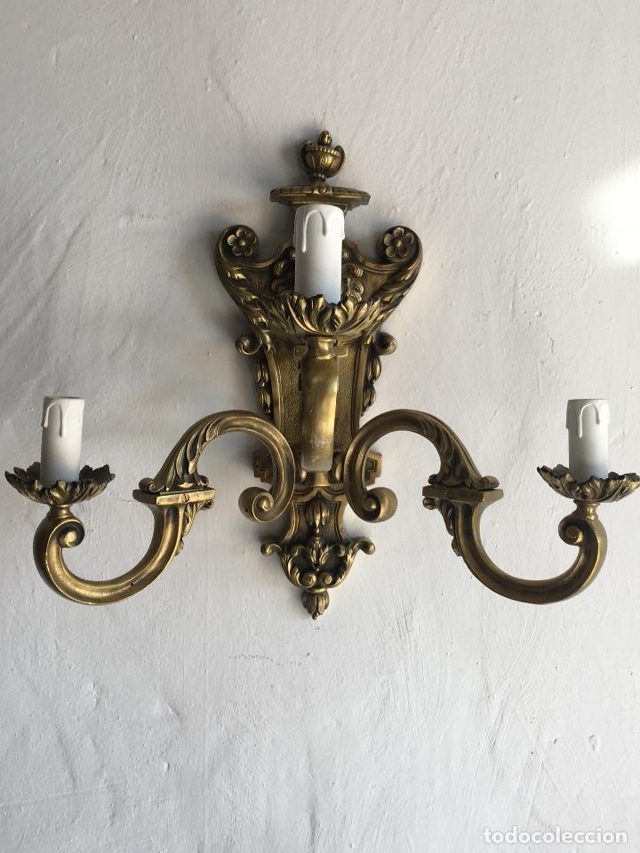 Antig&uuml;edades: ANTIGUA PAREJA DE APLIQUES - Foto 1