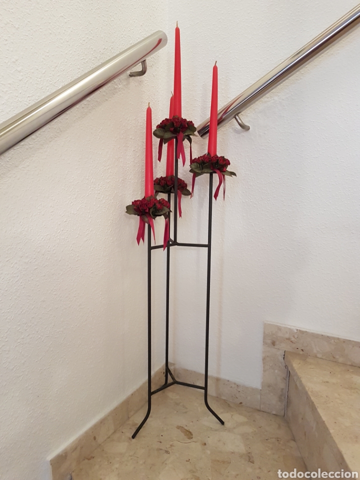 Oggetti Antichi: reposa velas de forja con 4 velas tal y como se muestra en la foto!
