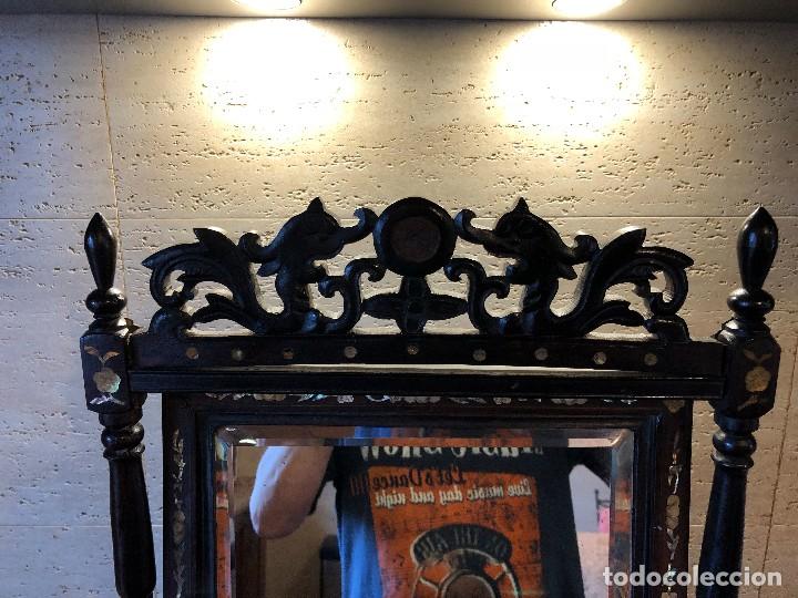 Antig&uuml;edades: Espejo sobremesa madera y n&aacute;car - Foto 2