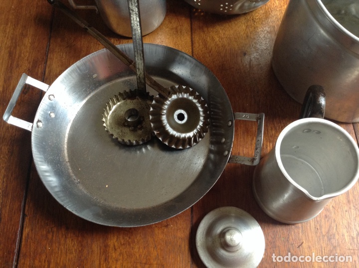 Antig&uuml;edades: Cazuelas y jarras aluminio y regalo - Foto 3