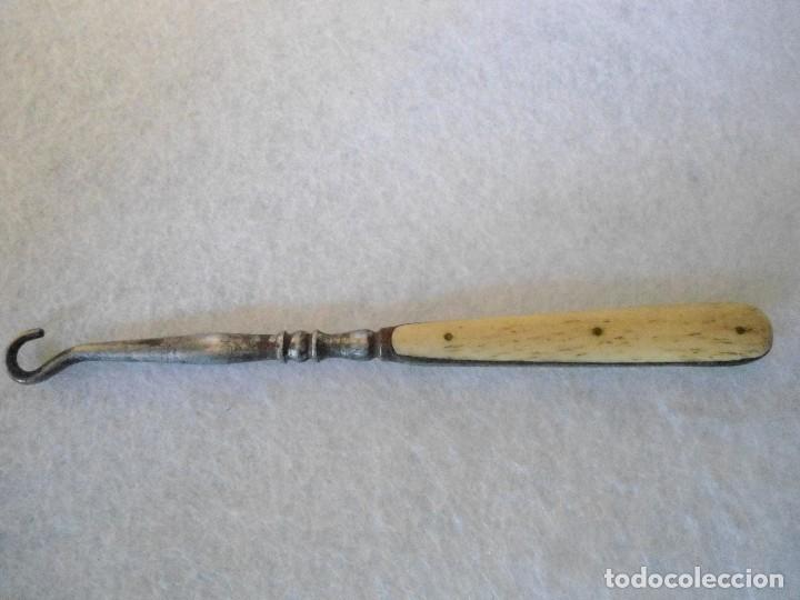 Antig&uuml;edades: ANTIGUO GANCHO PARA AJUSTE DE CORDONES - Foto 2