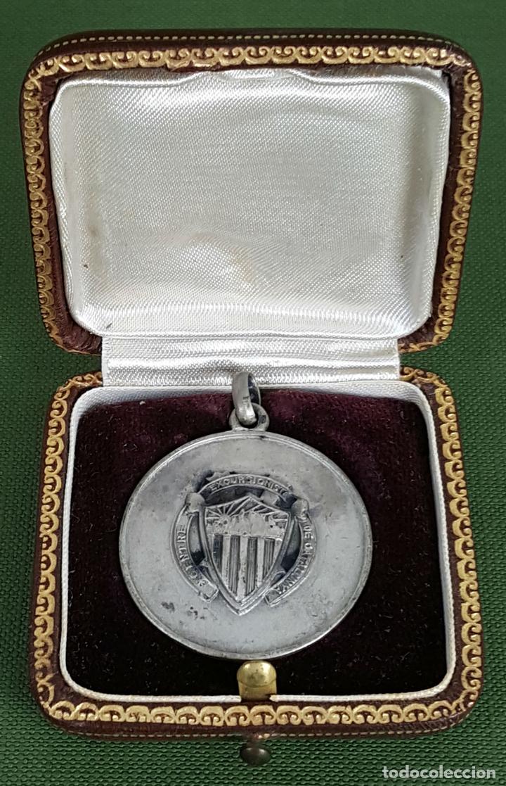 Antig&uuml;edades: MEDALLA DE PLATA. CENTRO EXCURSIONISTA DE CATALU&Ntilde;A. 1949. - Foto 1