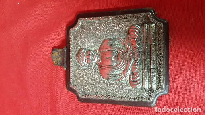 Antig&uuml;edades: BUDA. En placa met&aacute;lica sobre cuero. - Foto 2