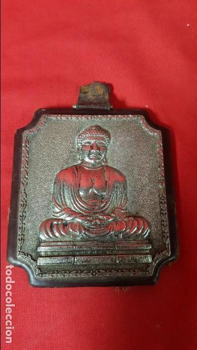 Antig&uuml;edades: BUDA. En placa met&aacute;lica sobre cuero. - Foto 1