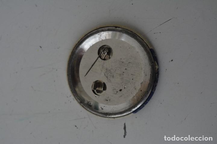 Antig&uuml;edades: CHAPA CON IMPERDIBLE GUTI (PUMA) - Foto 2