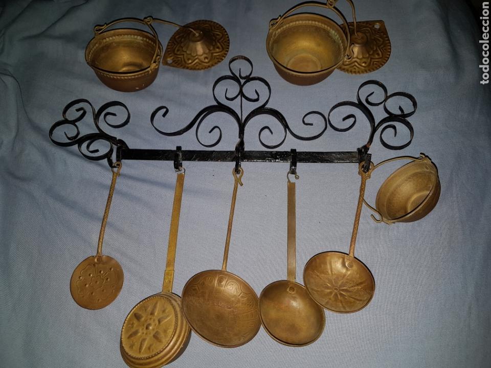 Antig&uuml;edades: Peque&ntilde;a espetera de laton para decoracion - Foto 1