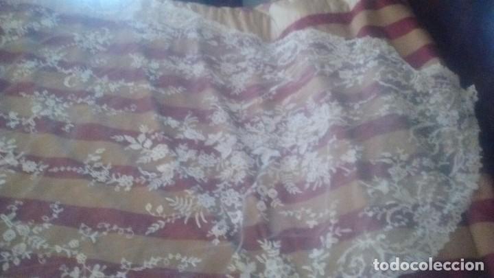 Antig&uuml;edades: velo mantilla de encaje de brusela - Foto 2