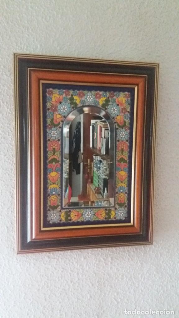 Antig&uuml;edades: Espejo de esmalte y madera - Foto 3