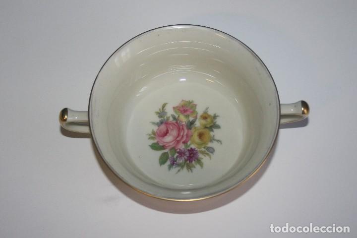 Antigüedades: Antigua taza de consomé de porcelana Royal Ivory KPM Germany con sello - Foto 1 - 135036398