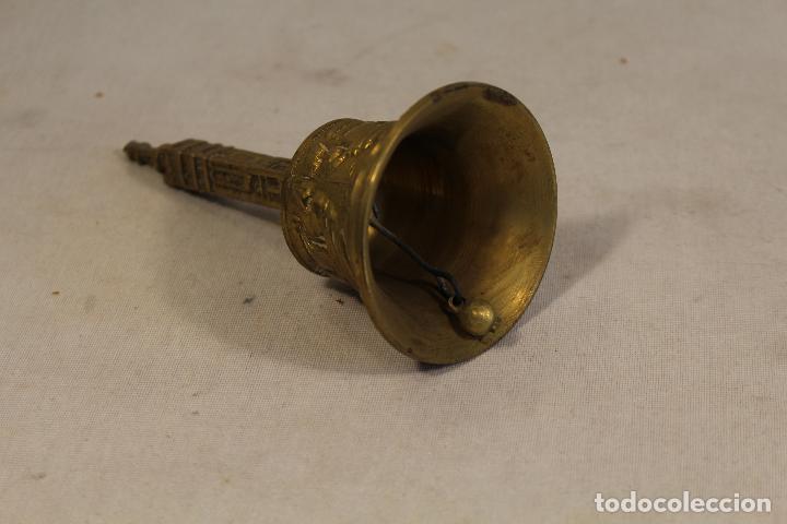 Antig&uuml;edades: campanilla, campana de mano en bronce - Foto 3