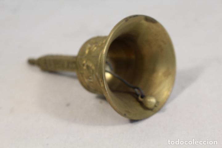 Antig&uuml;edades: campanilla, campana de mano en bronce - Foto 4