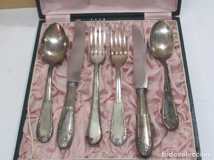 Antig&uuml;edades: ESTUCHE CON 6 CUBIERTOS DE ALPACA PLATEADA - Foto 1