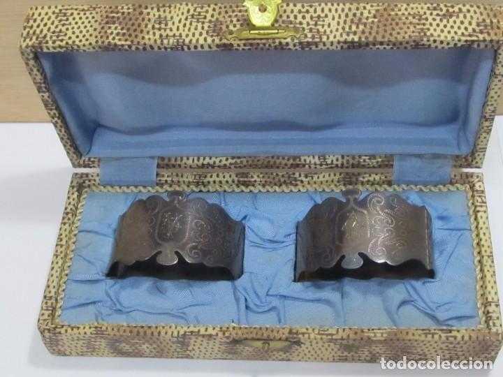 Antig&uuml;edades: ESTUCHE CON 2 SERVILLETEROS DE ALPACA PLATEADA - Foto 1