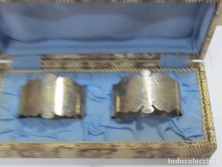 Antig&uuml;edades: ESTUCHE CON 2 SERVILLETEROS DE ALPACA PLATEADA - Foto 4