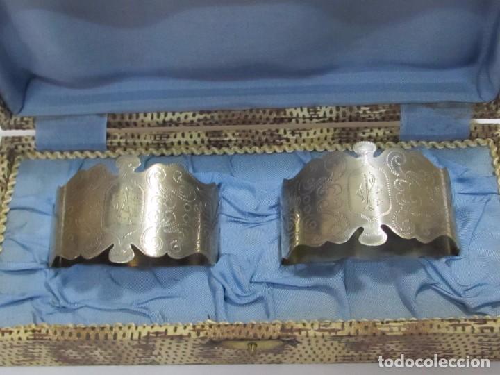 Antig&uuml;edades: ESTUCHE CON 2 SERVILLETEROS DE ALPACA PLATEADA - Foto 5