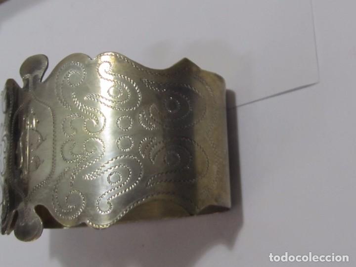 Antig&uuml;edades: ESTUCHE CON 2 SERVILLETEROS DE ALPACA PLATEADA - Foto 7
