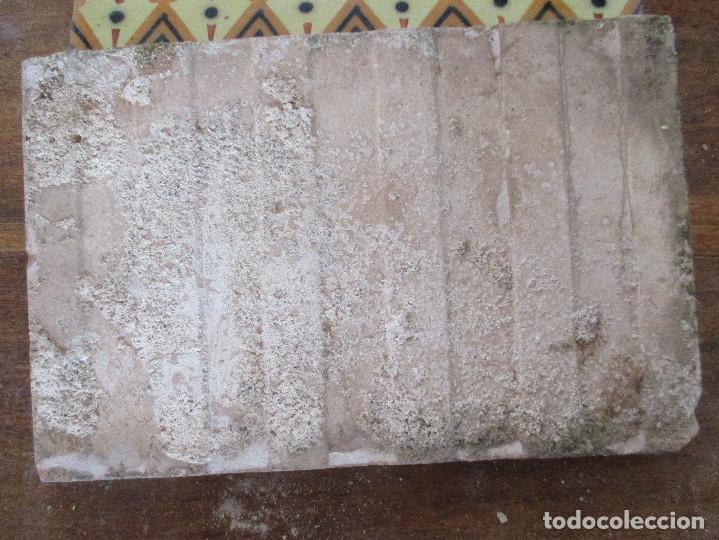 Antig&uuml;edades: Azulejos cenefas siglo XIX - Foto 2