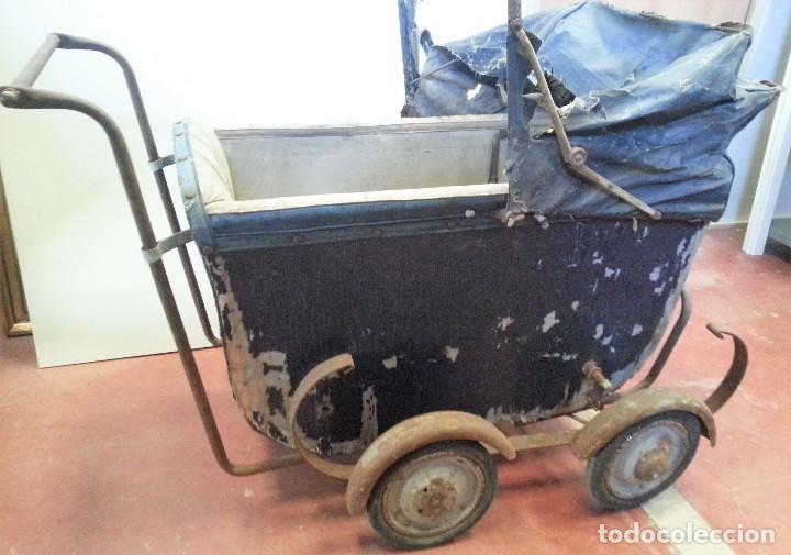 Antiquit&eacute;s: Carrito de beb&eacute;. A&ntilde;os 20. Sillita de paseo muy antigua. PARA RESTAURAR.
