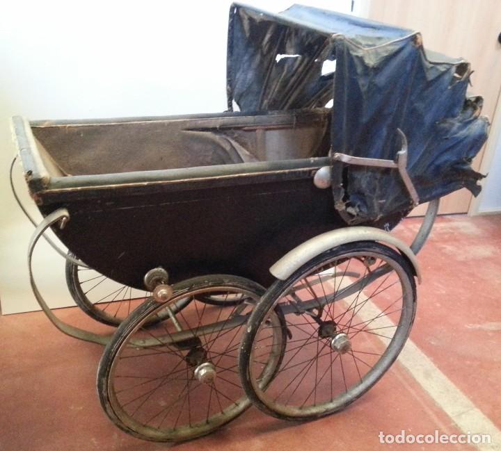 Antiquit&eacute;s: Carrito de beb&eacute;. A&ntilde;os 20. Sillita de paseo muy antigua. PARA RESTAURAR.