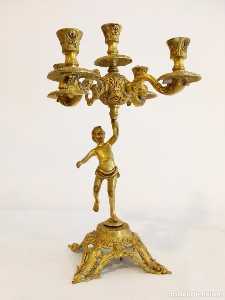 Antig&uuml;edades: Pareja de candelabros de bronce - Foto 2