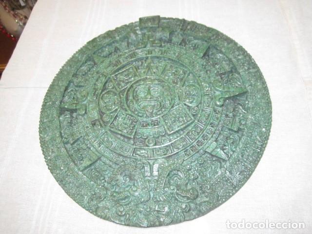 Antig&uuml;edades: Sol azteca en resina. 28 cms. de di&aacute;metro. - Foto 1