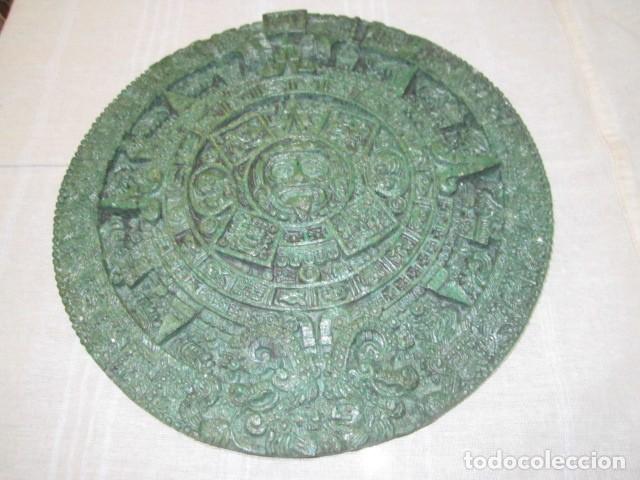 Antig&uuml;edades: Sol azteca en resina. 28 cms. de di&aacute;metro. - Foto 2