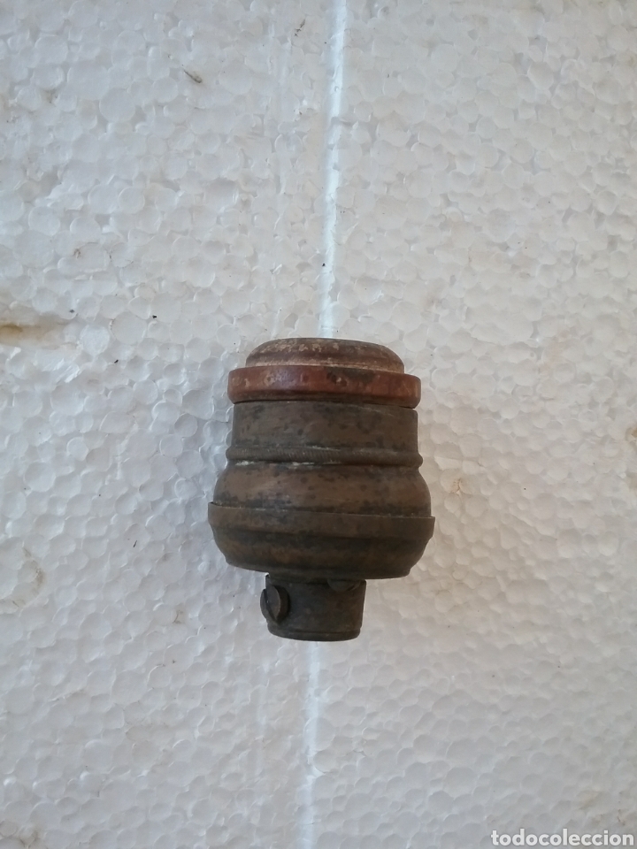 Antig&uuml;edades: Casqillo de laton - Foto 1
